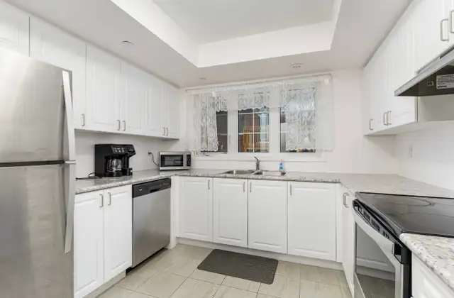 Room for rent Durham College/Ontario Tech in Room Rentals & Roommates in Oshawa / Durham Region - Image 8