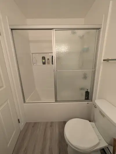 Upstairs bedroom in Gordon Head (Saanich) for $850 + $50/month for utilities and internet. Furnished...