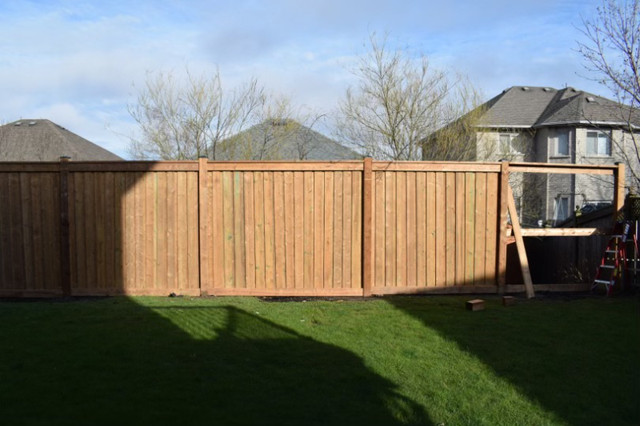 fence & post holes in Construction & Trades in Oshawa / Durham Region