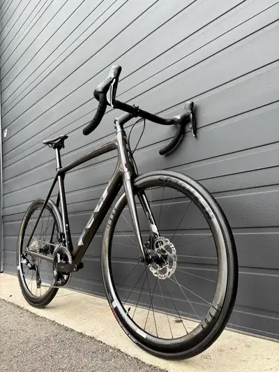 XL BRAND NEW Carbon Felt FR Advanced 105 Di2 with Carbon Wheels, View more