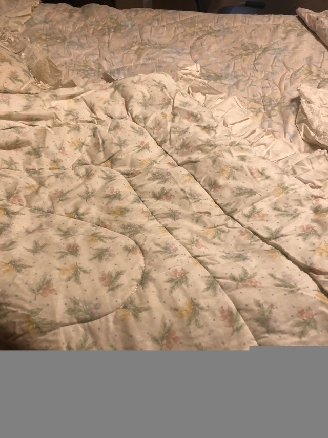 12 piece reversible comforter set Bedding ChathamKent Kijiji
