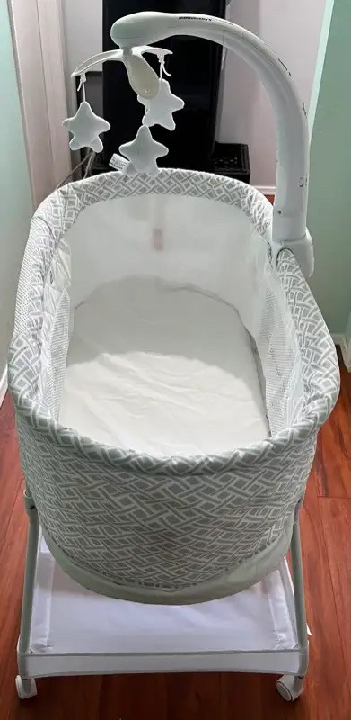 DELTA BASSINET - NEW & ASSEMBLED in Cribs in Calgary - Image 2