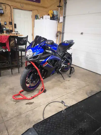 2006 gsxr 750 in great shape runs and drives great Alwayse meticulously maintained and very well car...