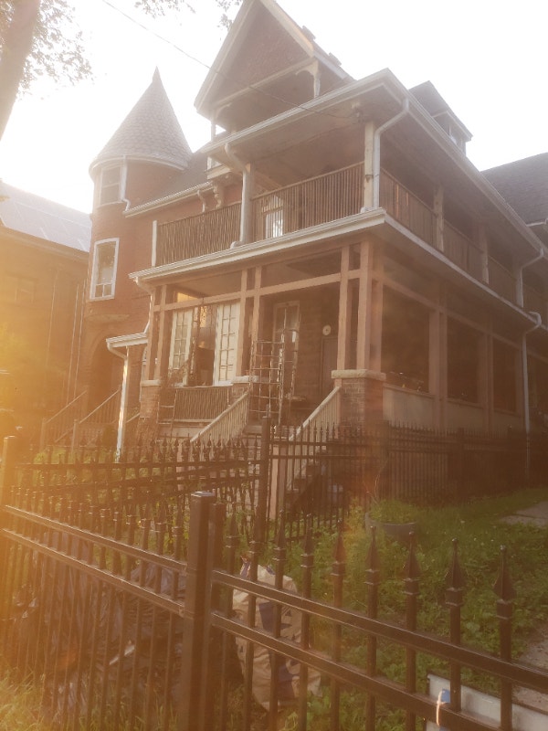 OPEN HOUSE SAT. JUNE 24TH 1 TO 3PM STUDIO BACHELOR APT. PARKDALE Long