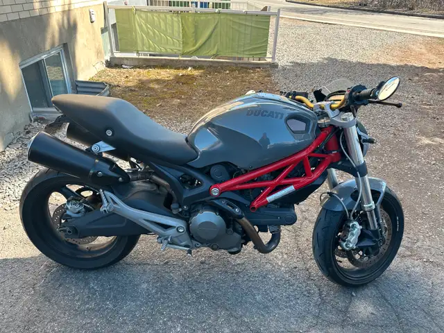 Ducati Monster 696cc 2009  in Sport Touring in Québec City - Image 2