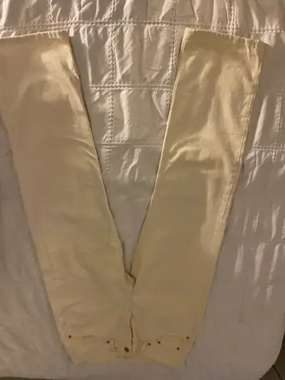 **BRAND NEW** White Levi jeans size 30, View more