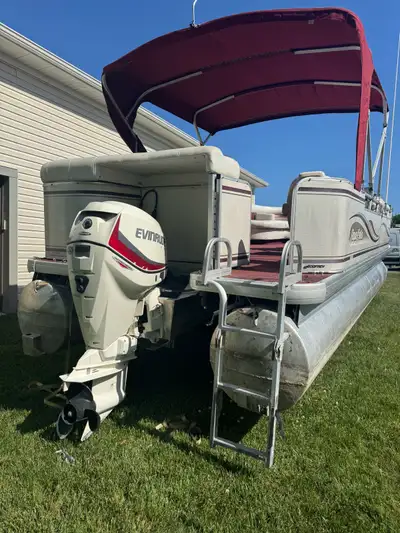 2003 Pontoon Aqua Patio 22’ With a 2017 115hp Evinrude Etec New radio and speakers with Bluetooth In...