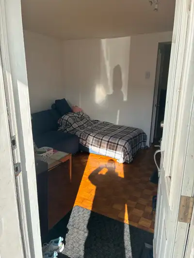 Appartement bachelor (sous-sol)3 1/2 à louer dans l’arrondissement Lasalle. Frigidaire et four inclu...