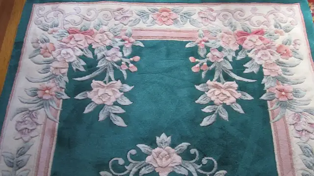 WONDERFUL 46“X 72“ HANDMADE FLOWER MOTIF WOOL RUG in Rugs, Carpets & Runners in Ottawa - Image 7