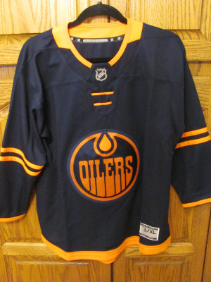 Fanatics Branded NHL Boston Bruins Johnny Bucyk #9 Breakaway Vintage Replica Jersey, Men's, Medium, Black