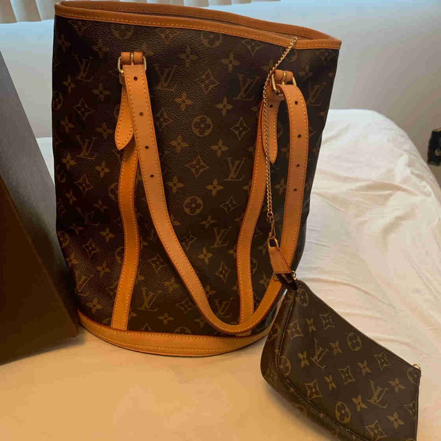 Original Louis Vuitton bag  in Women's - Bags & Wallets in Medicine Hat