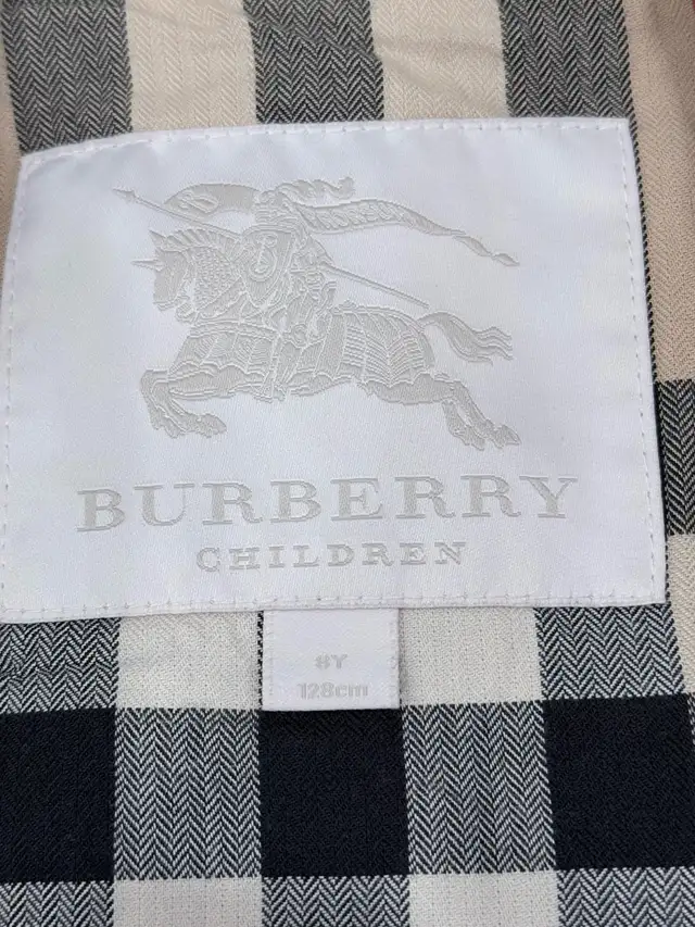 Burberry Children's Red Jacket 128cm in Kids & Youth in Markham / York Region - Image 3