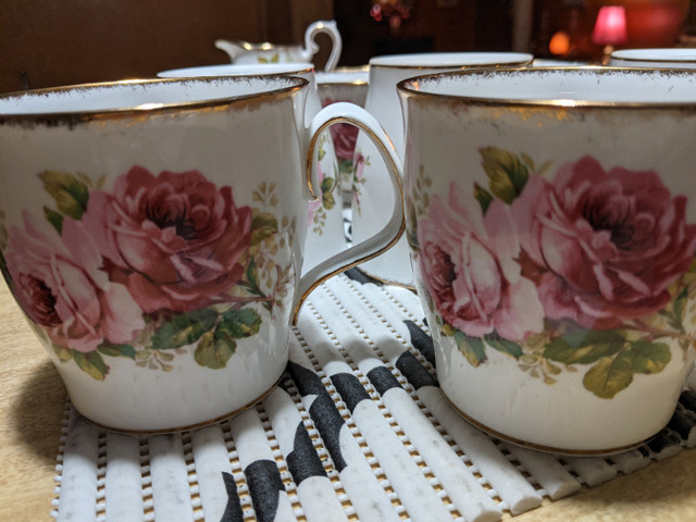 Tea mugs Royal Albert - American Beauty in Kitchen & Dining Wares in Winnipeg