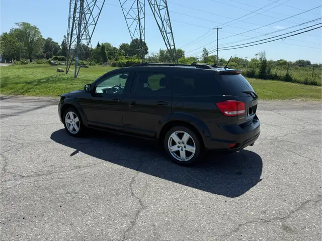 Dodge Journey SXT 3.6L 7Places in Cars & Trucks in Laval / North Shore - Image 6