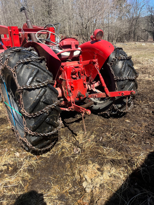 International tractor  in Farming Equipment in Gatineau - Image 3
