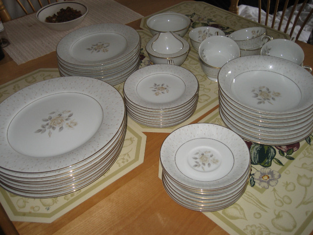 set de vaisselle ancien dans Art et objets de collection  à Ville de Montréal - Image 2