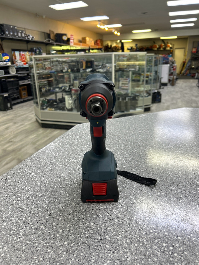 Bosch gdx 18-1600 1/2” impact drill 2Ah battery  in Other in Oshawa / Durham Region - Image 2