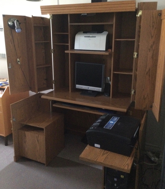 Oak computer desk/workspace dans Bureaux  à Laval/Rive Nord