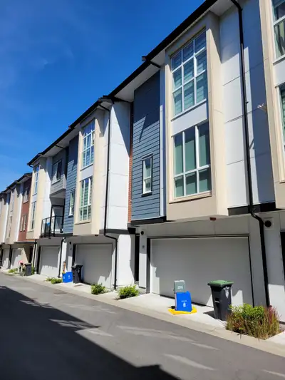 4 Beds 3.5 Baths large Townhouse  for rent In Langley Township