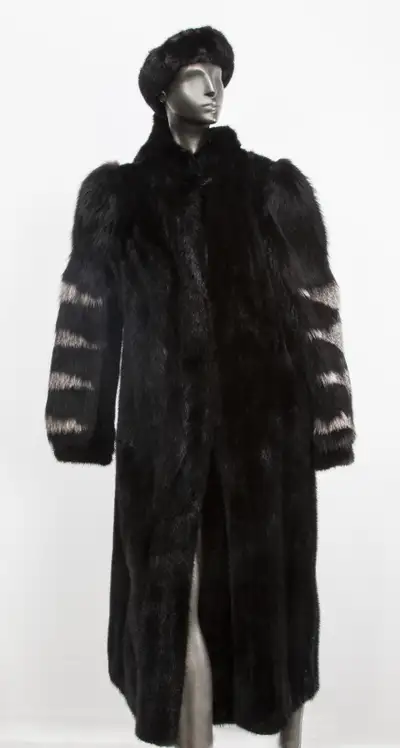 Manteau de vison noir et renard noir et argenté, remis à neuf, View more