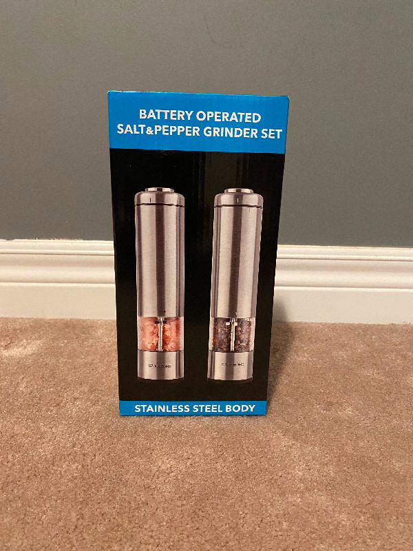 Stainless Steel Electric Salt and Pepper Grinder in Other in Kitchener / Waterloo - Image 2