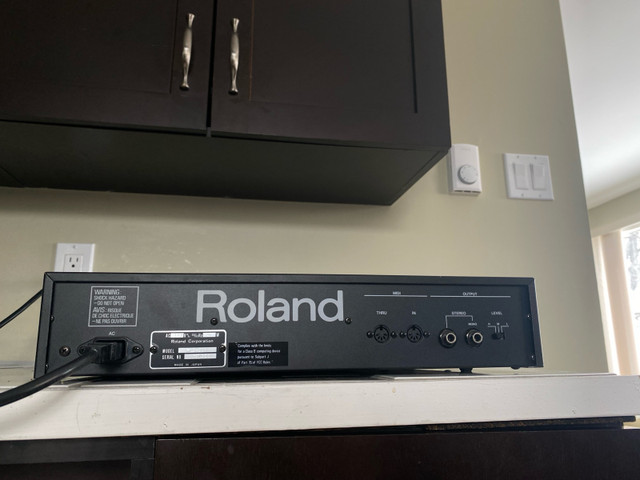 Roland MKS-30 Rackmount  Analog Synthesizer  w/ M-16C Cartridge in Pianos & Keyboards in Winnipeg - Image 4