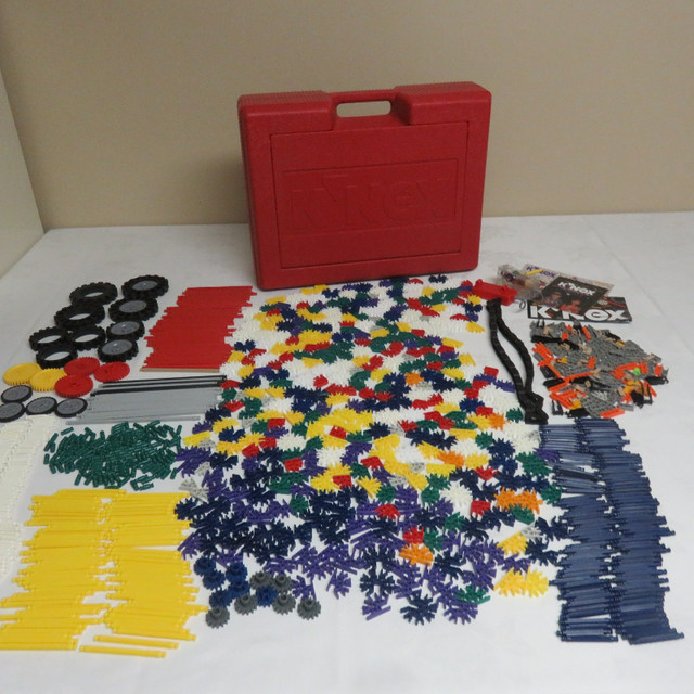 K'NEX KNEX Kinex RED Box Hard Carrying Case Over 1000pcs in Toys & Games in Red Deer - Image 3