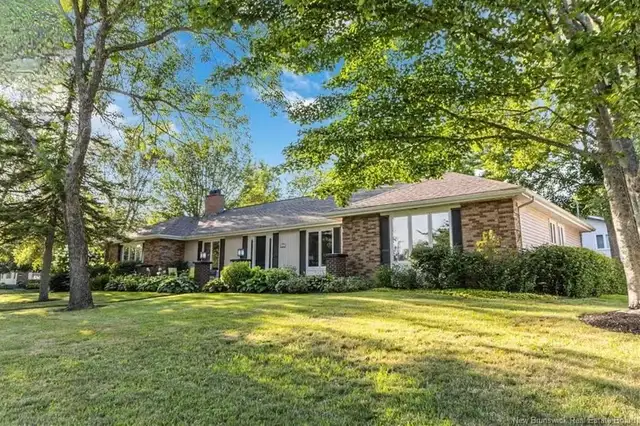 Beautiful & Spacious 4-Bedroom Detached Bungalow in Moncton!