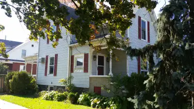 One Bedroom in a well maintained Upper apartment in duplex in a family oriented neighborhood Rent: $...