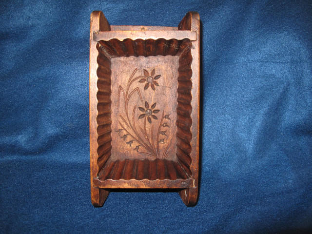 ANTIQUE WOODEN BUTTER MOLD MAPLE SUGAR MOLD in Arts & Collectibles in Guelph