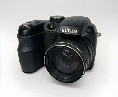 Fujifilm Finepix S1000FD Digital Camera Black Tested & Works great Comes with Strap, Memory card and...