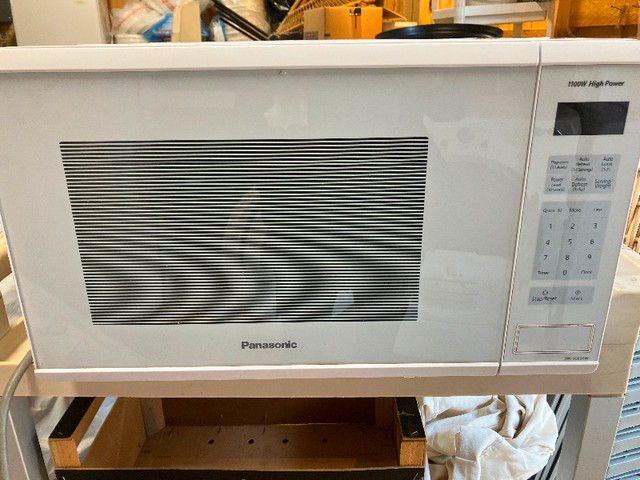 Panasonic Microwave in Microwaves & Cookers in Brockville