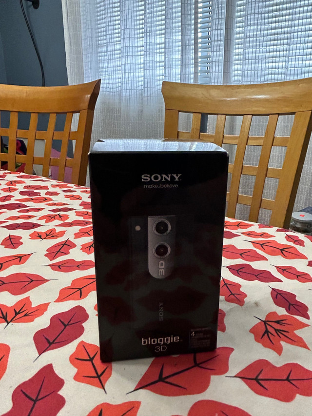 BRAND NEW SONY Mobile HD Snap Camera Bloggie 3D MHS-FS3 SEALED in Cameras & Camcorders in Oshawa / Durham Region