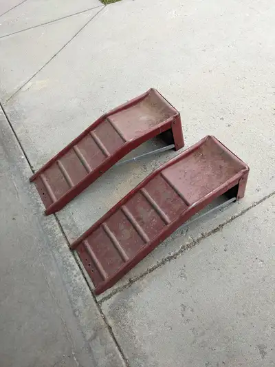 Steel truck ramps, great condition, no damage or rust. Will not deliver.