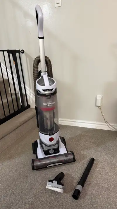 Hoover MaxLife Elite Upright Vacuum Cleaner Description: In great condition, like new, used very lig...