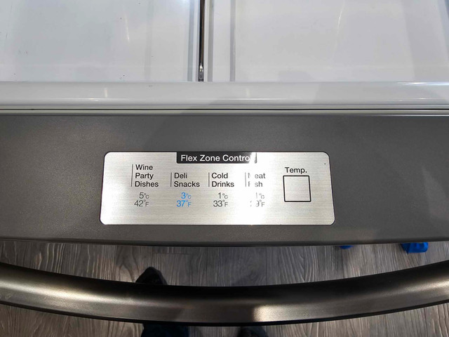 Réfrigérateur Samsung avec tiroir FlexZone et distributeur d'eau dans Réfrigérateurs  à Trois-Rivières - Image 4