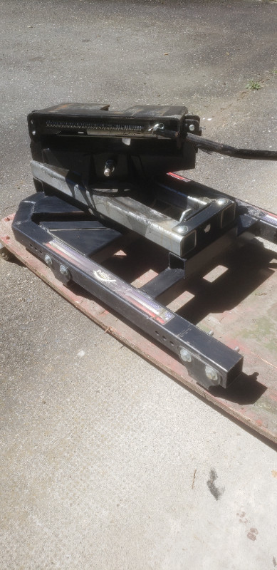 5th Wheel Slider Hitch PullRite Superglide 2700, 16000lb max in RV & Camper Parts & Accessories in Chilliwack - Image 3