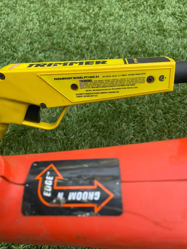 3 Weed Wackers 2x corded Electr  1x gasoline in Lawnmowers & Leaf Blowers in Calgary - Image 3