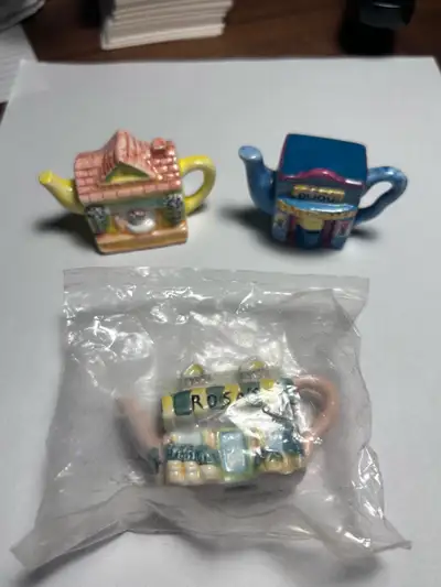 Red Rose Tea Roseville Buildings 1997 Figurines, View more