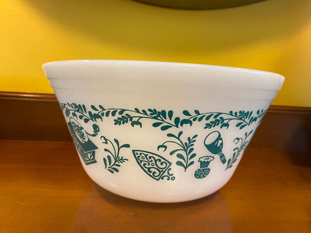 Vintage Federal Glass Heat Proof Mixing Bowl Turquoise Kitchen in Arts & Collectibles in Oshawa / Durham Region