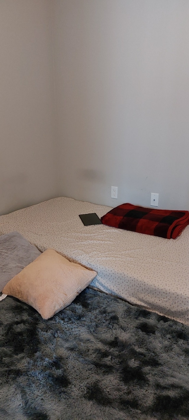 Room available for rent near Yonge & Eglinton, Student preferred Room