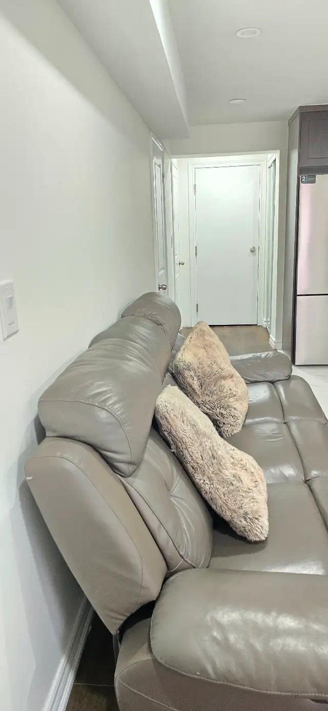 Legal 1 Bedroom and 2 washrooms basement apartment in Long Term Rentals in City of Toronto - Image 3