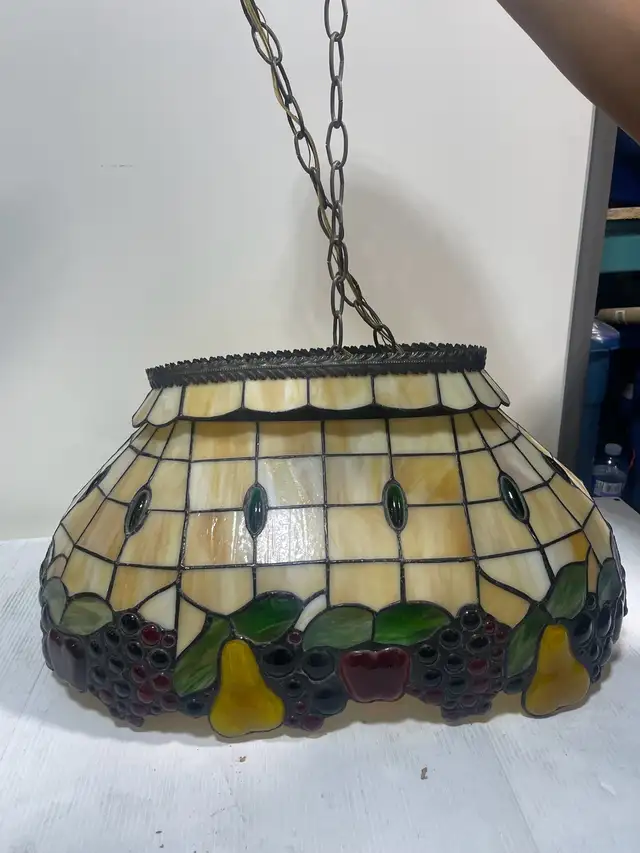 Stained Glass Lamp Shade in Indoor Lighting & Fans in City of Montréal - Image 9