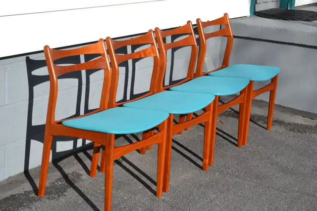 Mid Century Teak Dining Chair Set in Chairs & Recliners in Kingston - Image 3