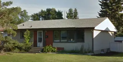 3 bed / 1 bath  - 15707-84 ave NW (only main level)