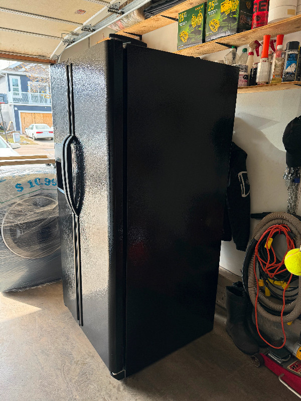 Black Refrigerator in Refrigerators in Edmonton - Image 2