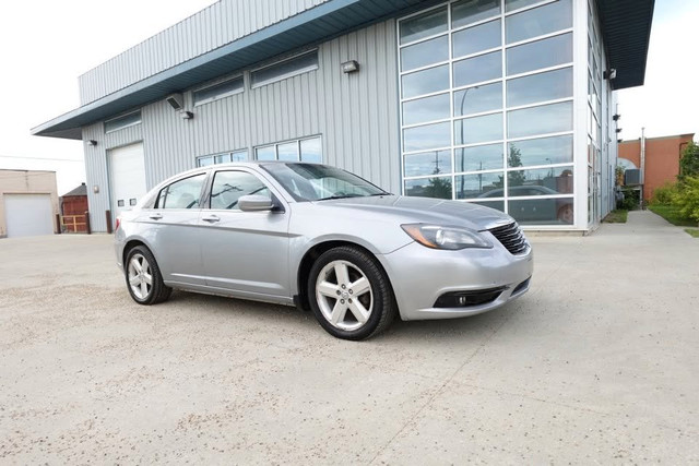 2014 Chrysler 200 s limited in Cars & Trucks in Edmonton - Image 3