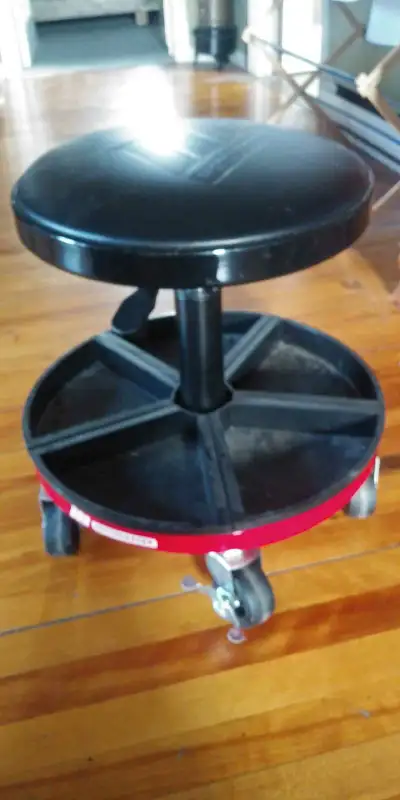 Tabouret à roulettes , View more