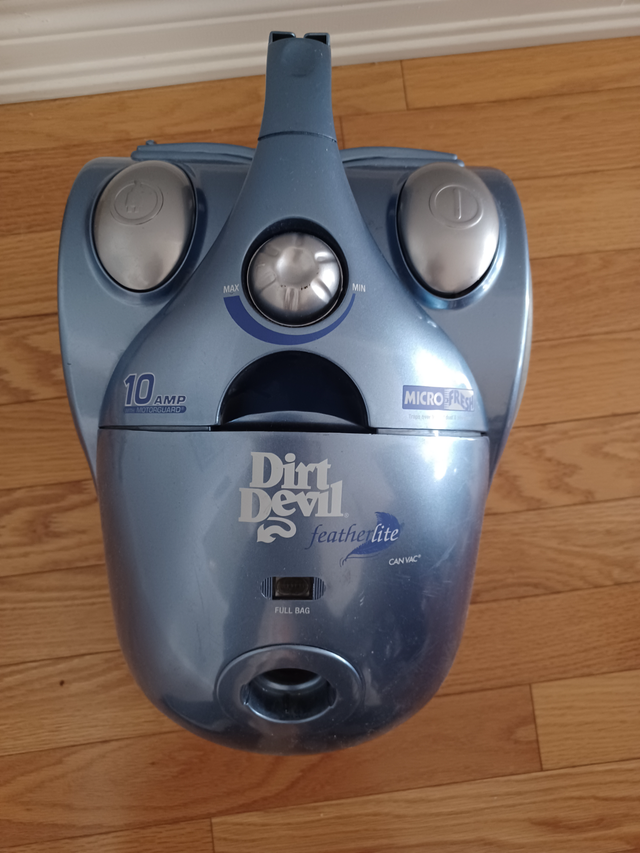 BALAYEUSE  /  ASPIRATEUR - TRAINEAU   -LIQUIDATION in Vacuums in Québec City - Image 3