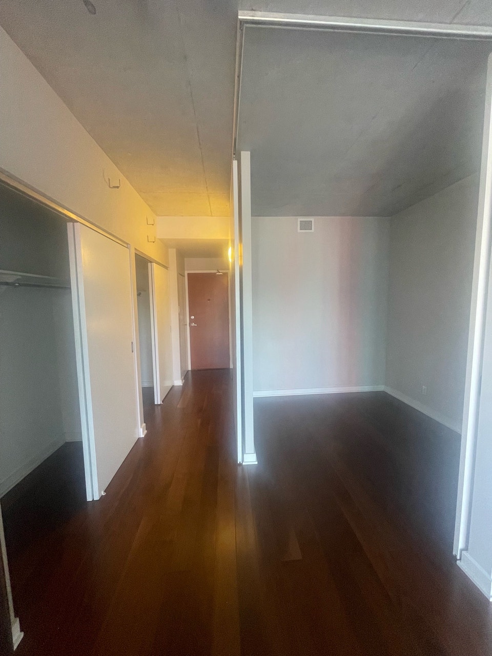 Dec 1 or sooner Bank/Laurier 1 Bed Downtown condo available now! 4